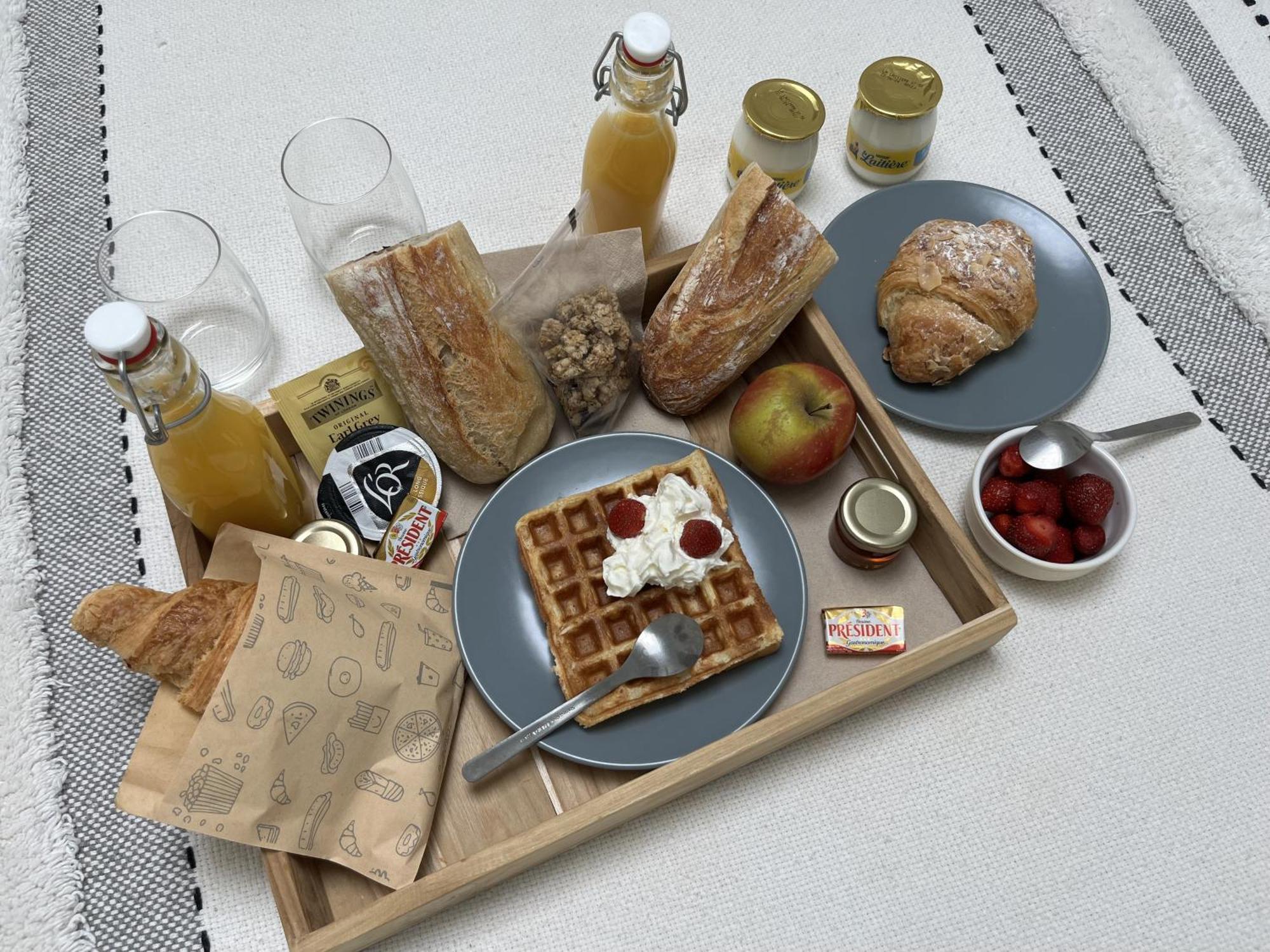 Appart-Hotel N 3 Avec Terrasse, Piscine, Petit-Dejeuner Et Parking Prive Chouzelot Exteriér fotografie